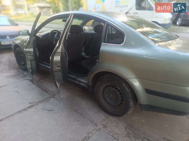 Седан Volkswagen Passat 2001 в Киеве