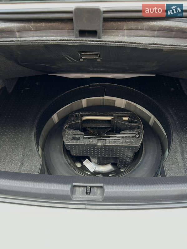 Седан Volkswagen Passat 2016 в Днепре