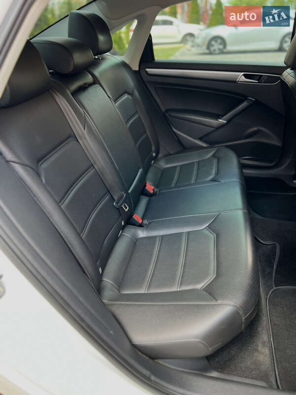 Седан Volkswagen Passat 2016 в Днепре