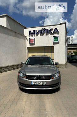 Седан Volkswagen Passat 2013 в Киеве