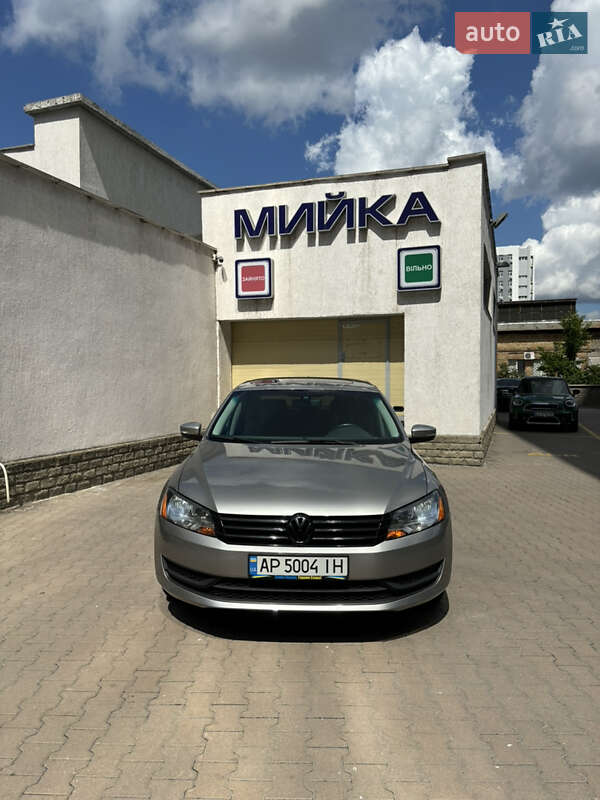 Седан Volkswagen Passat 2013 в Киеве