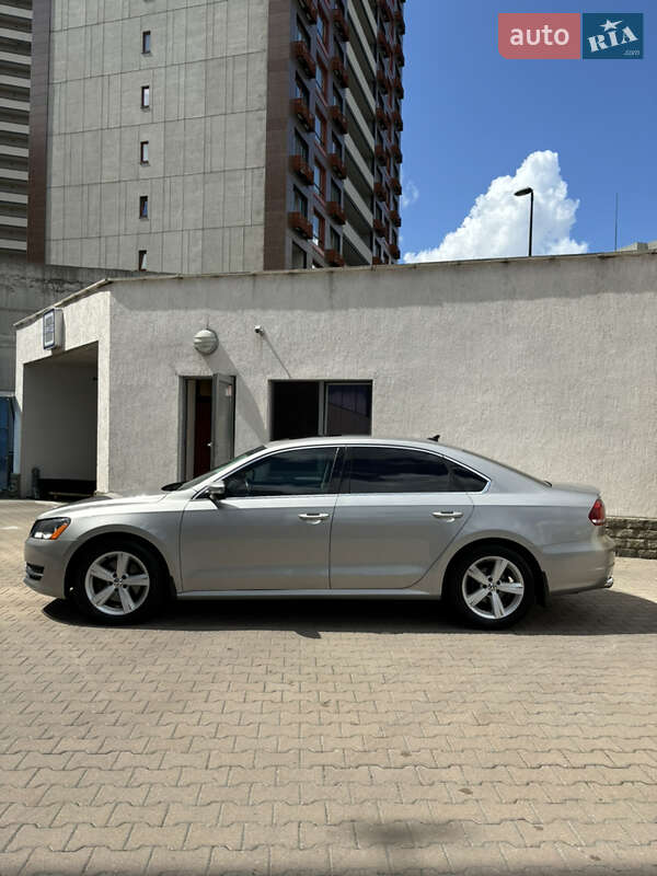 Седан Volkswagen Passat 2013 в Киеве