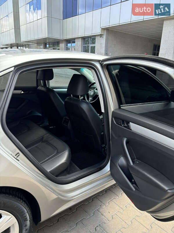 Седан Volkswagen Passat 2013 в Киеве