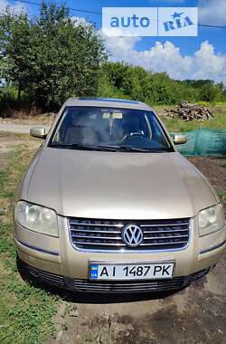 Седан Volkswagen Passat 2002 в Рокитному