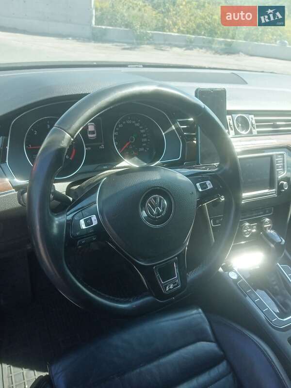 Седан Volkswagen Passat 2015 в Ірпені