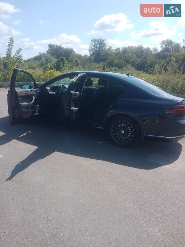 Седан Volkswagen Passat 2015 в Ірпені