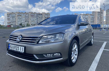 Седан Volkswagen Passat 2012 в Києві