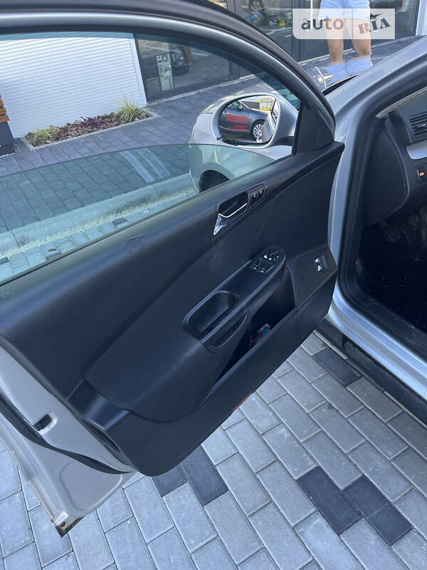 Универсал Volkswagen Passat 2005 в Хусте