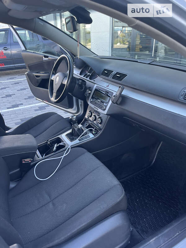 Универсал Volkswagen Passat 2005 в Хусте