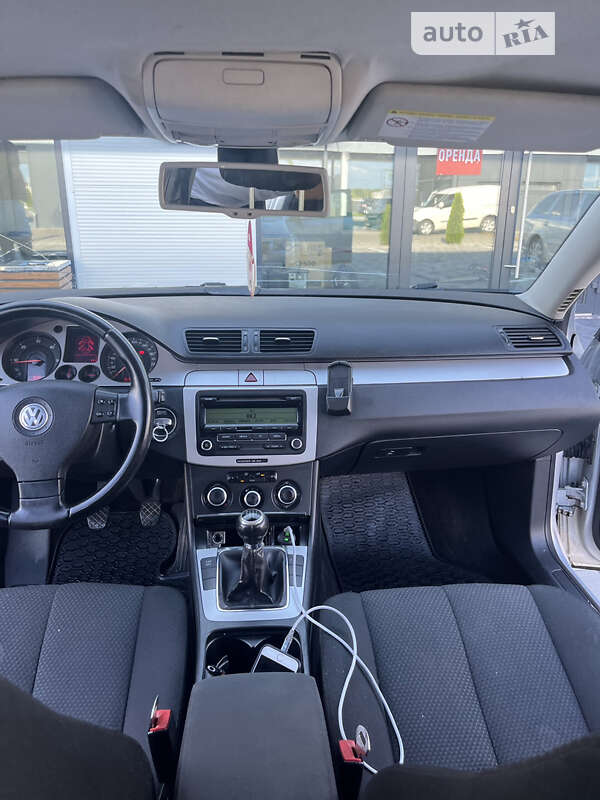 Универсал Volkswagen Passat 2005 в Хусте