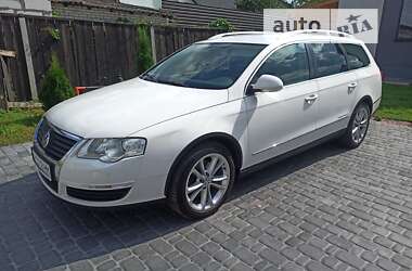 Універсал Volkswagen Passat 2010 в Житомирі