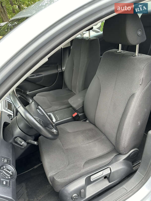 Седан Volkswagen Passat 2006 в Ивано-Франковске