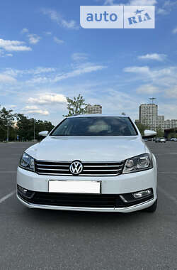 Универсал Volkswagen Passat 2011 в Киеве