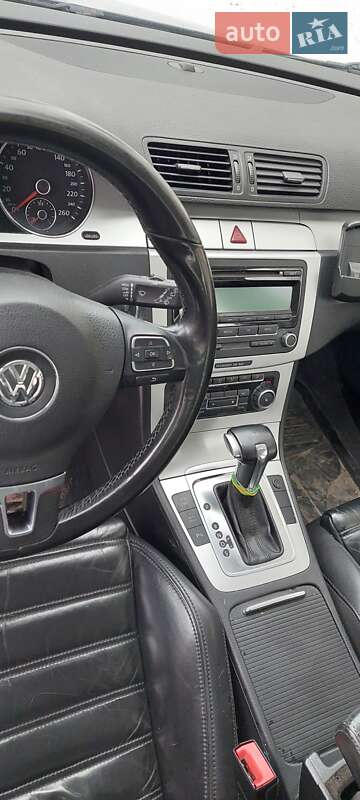 Универсал Volkswagen Passat 2010 в Киеве