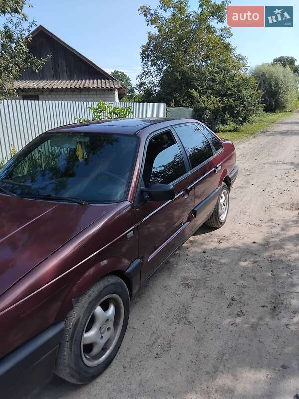 Седан Volkswagen Passat 1988 в Каменке-Бугской