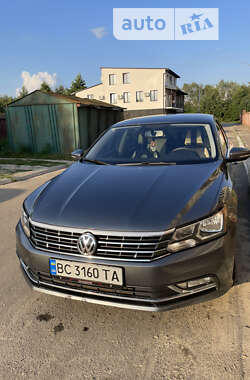 Седан Volkswagen Passat 2016 в Яворові