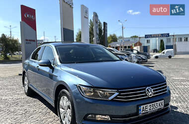 Седан Volkswagen Passat 2015 в Дніпрі