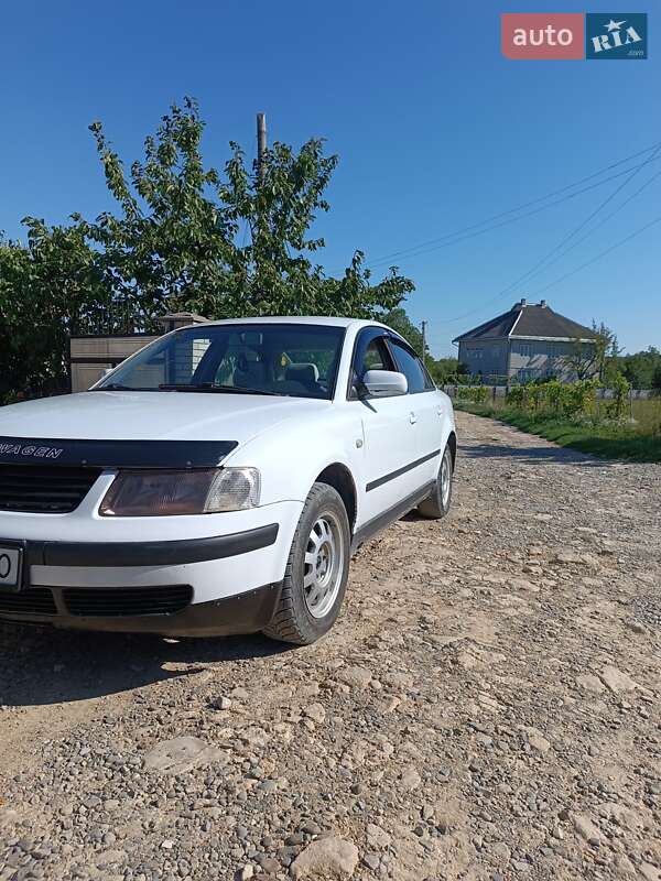 Седан Volkswagen Passat 1998 в Чернівцях