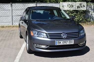 Седан Volkswagen Passat 2013 в Львове