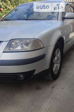 Седан Volkswagen Passat 2003 в Звягеле