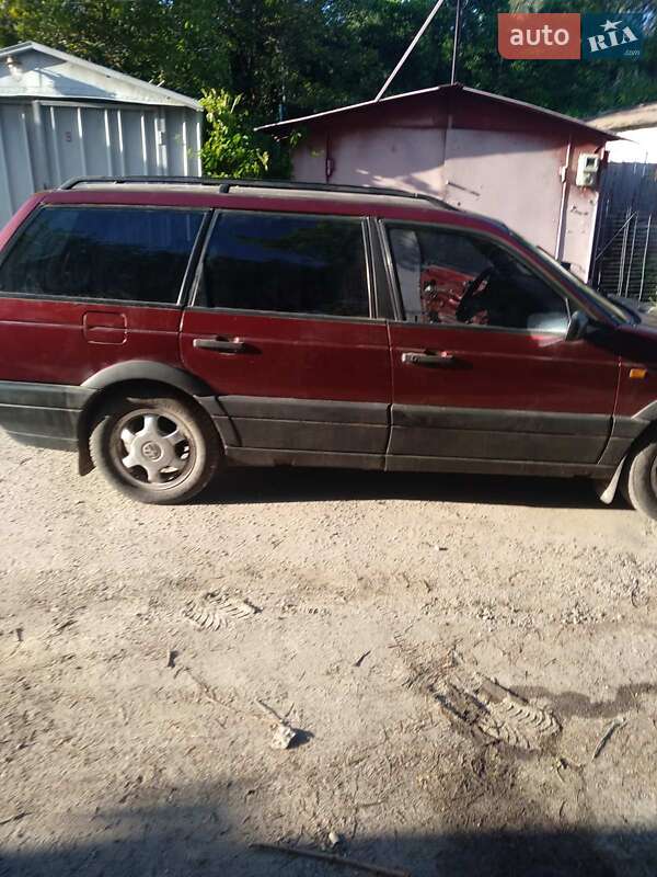Універсал Volkswagen Passat 1993 в Києві