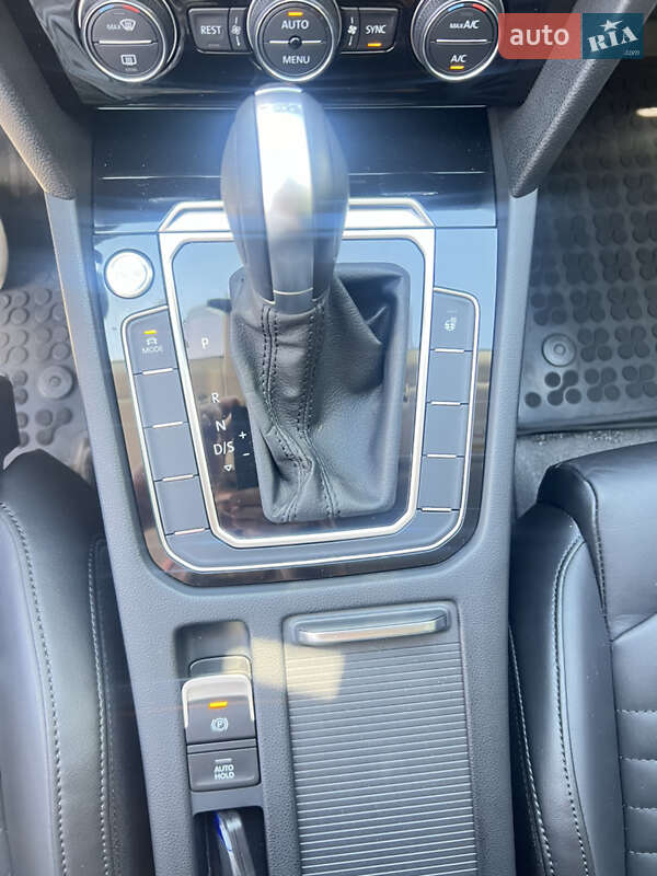 Седан Volkswagen Passat 2018 в Запорожье