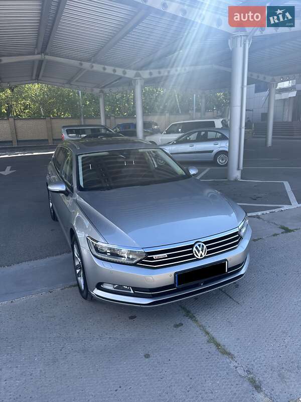Універсал Volkswagen Passat 2015 в Києві