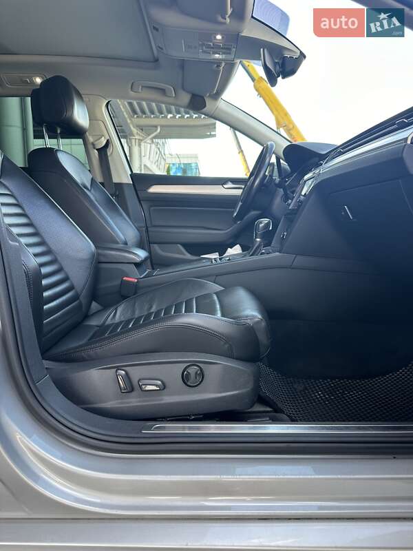 Універсал Volkswagen Passat 2015 в Києві