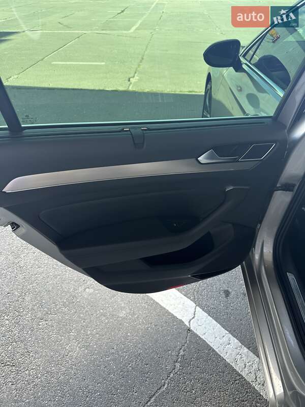 Універсал Volkswagen Passat 2015 в Києві