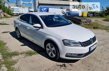 Седан Volkswagen Passat 2011 в Рівному