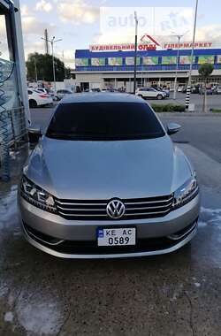 Седан Volkswagen Passat 2012 в Днепре