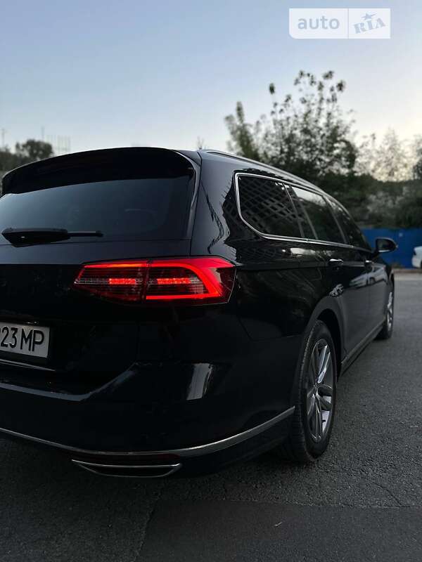 Универсал Volkswagen Passat 2018 в Киеве