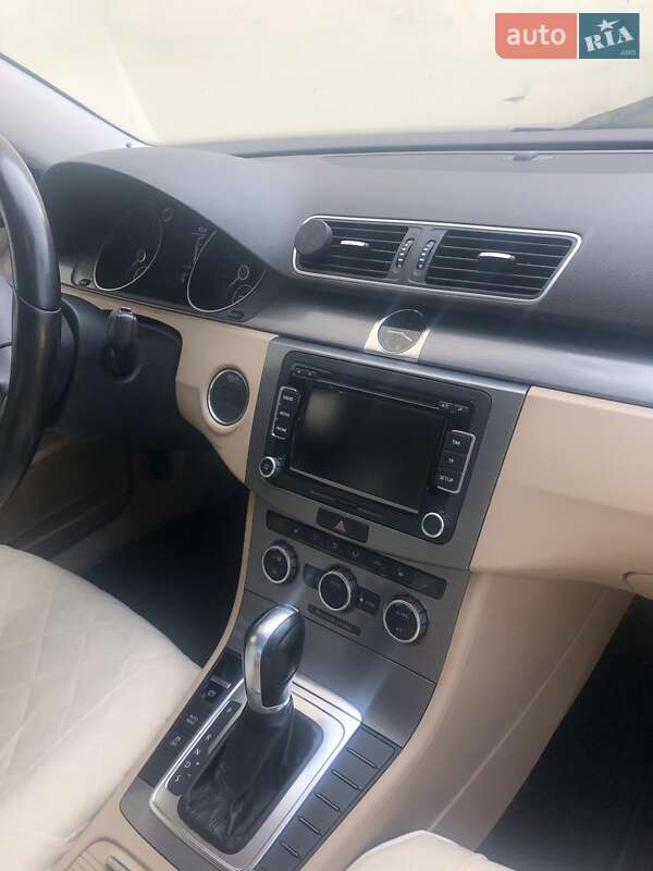 Седан Volkswagen Passat 2013 в Львові