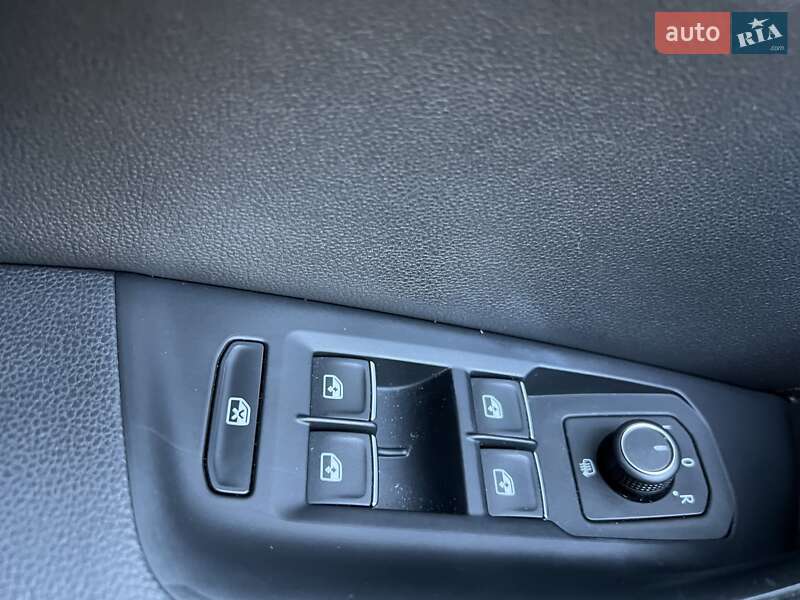 Універсал Volkswagen Passat 2016 в Житомирі