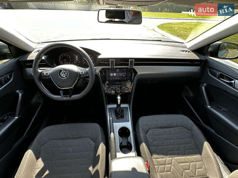 Седан Volkswagen Passat 2019 в Одесі
