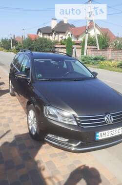 Універсал Volkswagen Passat 2013 в Житомирі