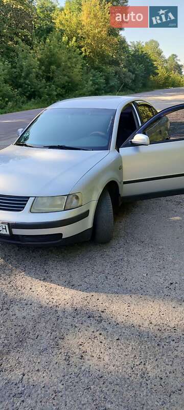 Седан Volkswagen Passat 1998 в Ровно
