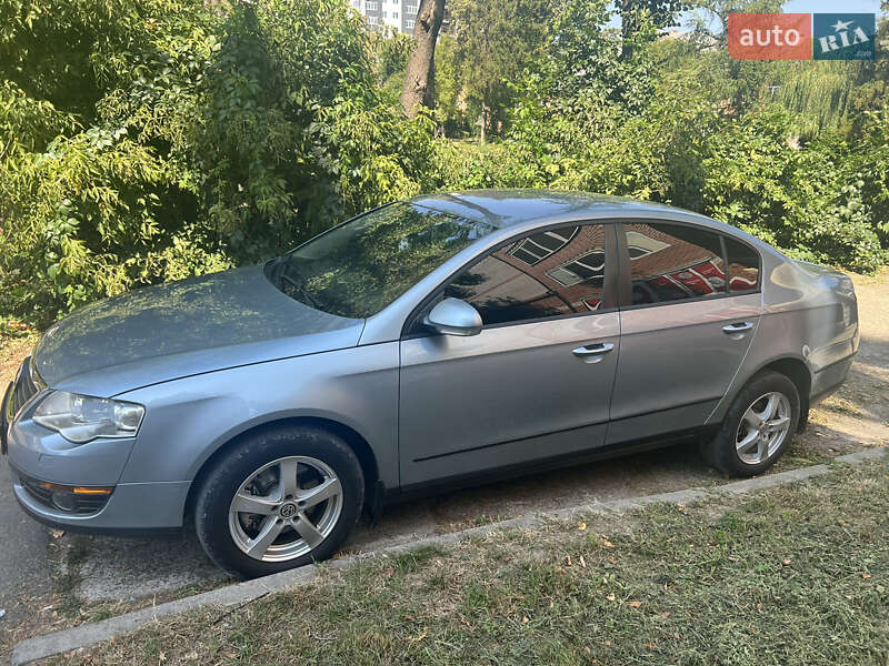 Седан Volkswagen Passat 2006 в Івано-Франківську