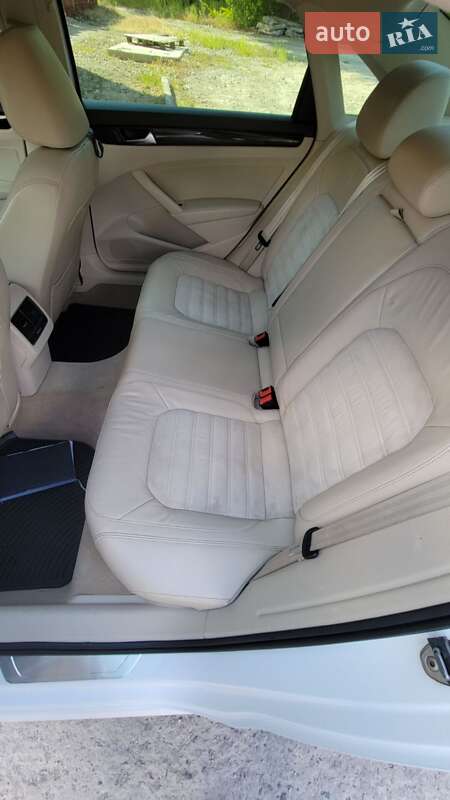 Седан Volkswagen Passat 2013 в Кривом Роге