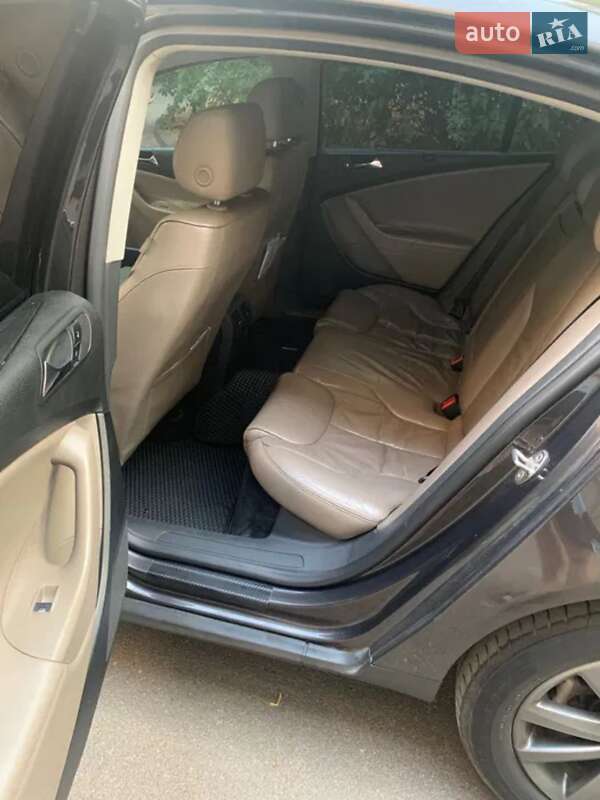 Седан Volkswagen Passat 2005 в Києві