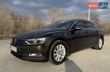 Седан Volkswagen Passat 2017 в Каневе