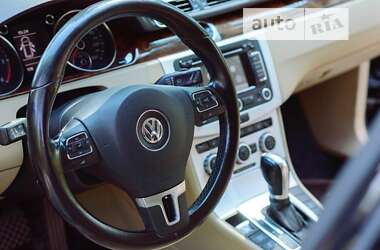 Універсал Volkswagen Passat 2012 в Львові