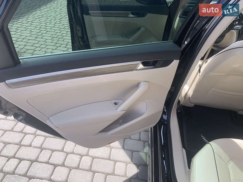 Седан Volkswagen Passat 2016 в Ужгороде