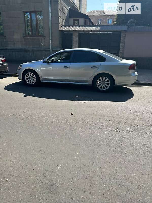 Седан Volkswagen Passat 2013 в Житомирі