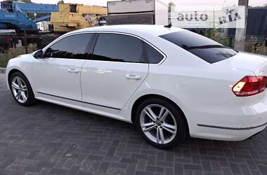 Седан Volkswagen Passat 2013 в Днепре