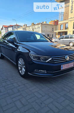 Седан Volkswagen Passat 2015 в Луцке