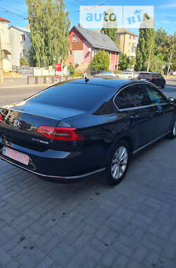 Седан Volkswagen Passat 2015 в Луцьку