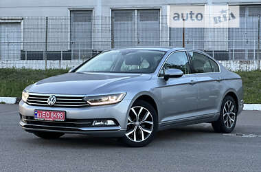 Седан Volkswagen Passat 2019 в Ровно