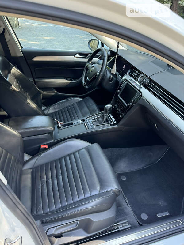 Універсал Volkswagen Passat 2015 в Чернівцях фото 4 Універсал Volkswagen Passat 2015 в Чернівцях