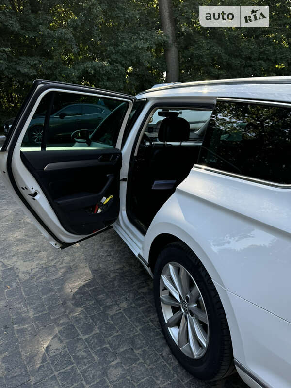 Універсал Volkswagen Passat 2015 в Чернівцях фото 12 Універсал Volkswagen Passat 2015 в Чернівцях